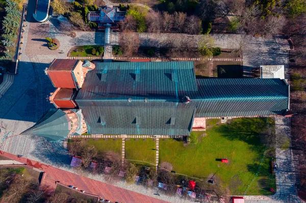 Flyg ovanifrån Katedral och park Kant Island stad Kaliningrad Ryssland med blå himmel — Stockfoto