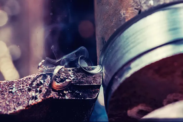 Індустріальні механізми заліза. Перемикання металу з ЧПУ - це робота. — стокове фото
