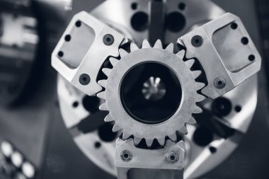 Endüstriyel arka plan, yakın çekim dişli metal tekerlekler tek renkli