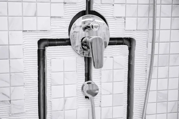 Diagrama detalhado da torneira de instalação de encanamento de tubos de torneira na parede do banheiro — Fotografia de Stock