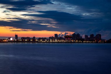 Yaz gecesi günbatımı manzarası Kazan, Tataristan Cumhuriyeti. Seyahat Konsepti Güzel Rusya