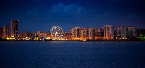 Coucher de soleil nocturne d'été panorama ville Kazan, République du Tatarstan. Concept Voyage Belle Russie — Photo