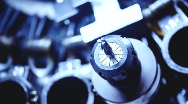 Bayrak endüstrisi, CNC sondaj robotu fabrika metal makinesine dönüşüyor