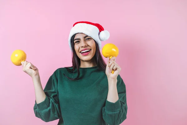 Retrato Jovem Latina Segurando Maracas Chocalho Com Espaço Cópia Conceito — Fotografia de Stock