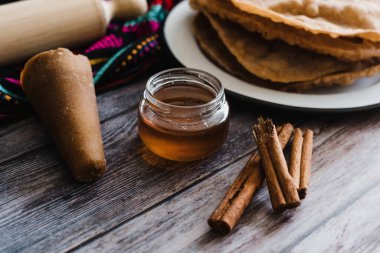 Meksika Bunuelos tarifi ve Meksika 'da Noel için geleneksel tatlı malzemeleri.