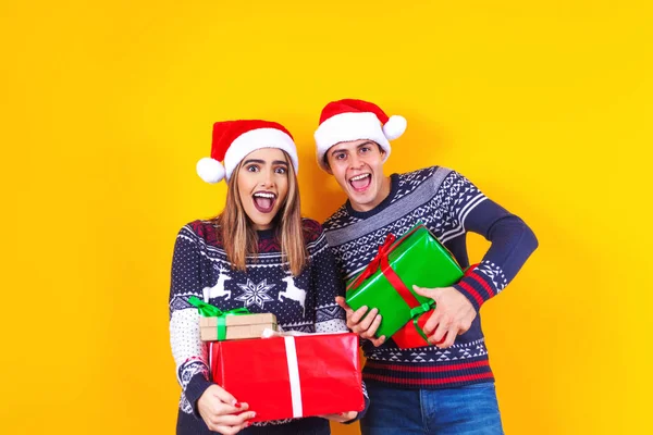 Young Latin Couple Friends Man Woman Red Sweater Christmas Hat — Stock Photo, Image