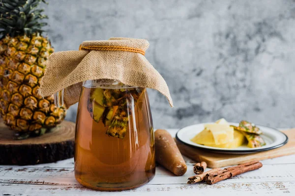 Tepache Mexikanisches Fermentiertes Getränk Aus Ananas Panela Und Zimt Traditionell — Stockfoto