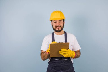 Latin Amerikalı Latin Amerikalı profesyonel mühendis ve kasklı işçi.