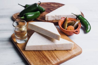 Meksika beyaz Cotija peyniri ve Meksika Latin Amerika 'da taze malzemeler.