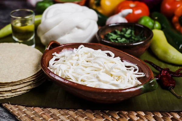 Queso Oaxaca Mexicano Con Ingredientes Frescos México América Latina —  Fotos de Stock