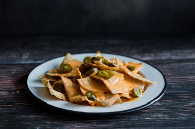 Meksika usulü Meksika cipsi, Amerikan peyniri ve Meksika usulü Meksika usulü jalapeno cipsi.