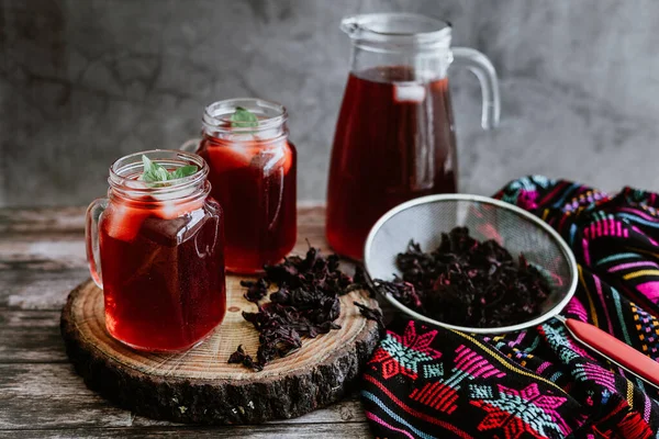Agua Jamaica Roselle Mocktail Içeceği Meksika Yaz Içeceği Masa Arkasında — Stok fotoğraf