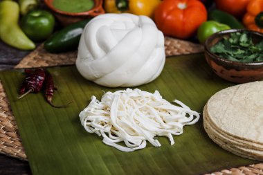 Meksika Oaxaca peyniri ve Meksika Latin Amerika 'da taze malzemeler.