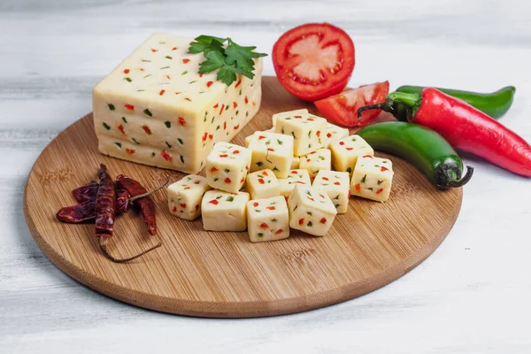 Meksika Chihuahua peyniri ve jalapeo veya Meksika Latin Amerika 'dan mennonit baharatlı peynir.