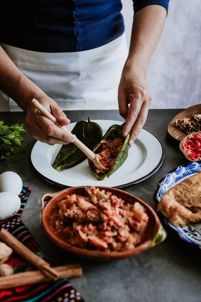 Mexican Woman Cooking Chiles Nogada Recipe Poblano Chili Ingredients Traditional — Foto de Stock