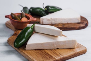 Meksika beyaz Cotija peyniri ve Meksika Latin Amerika 'da taze malzemeler.