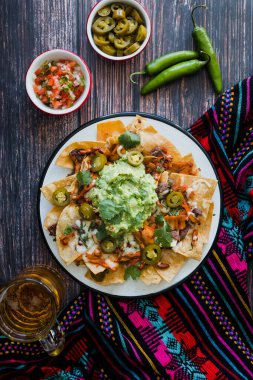 Meksika 'da et, avokado ve peynirli Nacho tortilla.