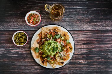 Meksika 'da et, avokado ve peynirli Nacho tortilla.