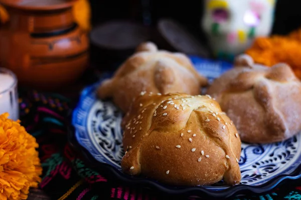 Pane Messicano All Altare Con Teschio Zucchero Cioccolata Calda Cibo — Foto Stock