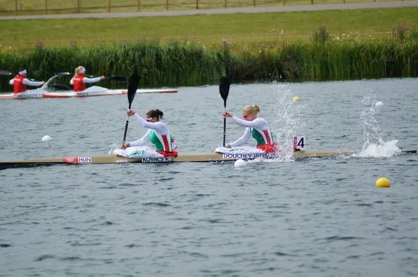 Vrouwen? s dubbele 500m kajak zilveren medaillewinnaars — Stockfoto