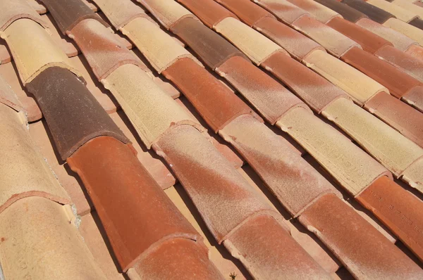 Dachziegel aus Terrakotta — Stockfoto
