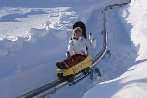 Menina no passeio de luge — Fotografia de Stock