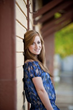 güzel kızıl saçlı genç kız