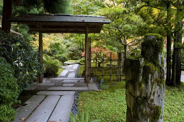 Puerta, piedra, jardín japonés —  Fotos de Stock