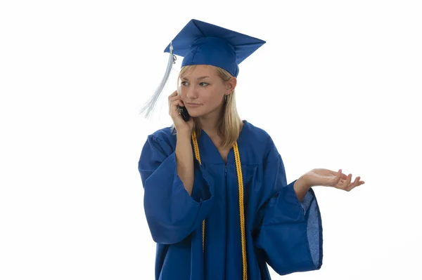 Graduándose chica en bata en el teléfono celular — Foto de Stock