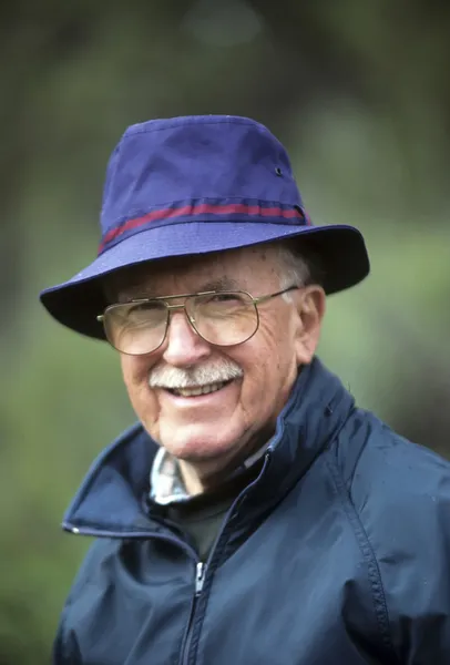 Dapper senior man in blue hat — Stock Photo, Image