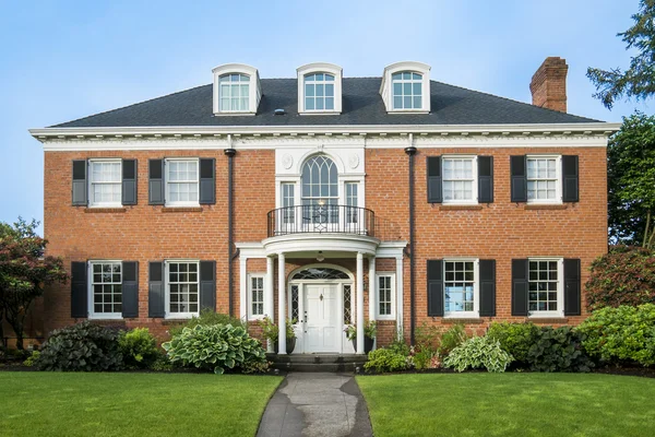 Classic colonial brick house — Stock Photo, Image