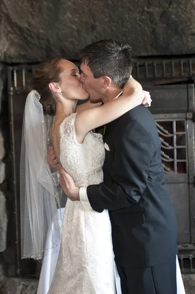 Beijo de casamento — Fotografia de Stock