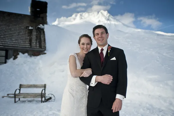 Matrimonio invernale sulla neve — Foto Stock