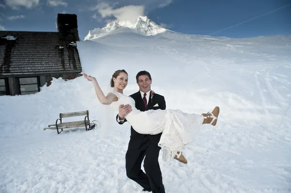 Winter wedding in the snow — Stock Photo, Image