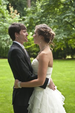 onların düğün günü üzerinde yeni evliler