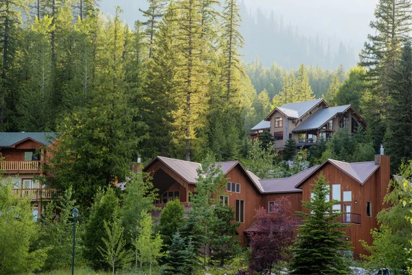 Contemporary houses in ski resort — Stock Photo, Image