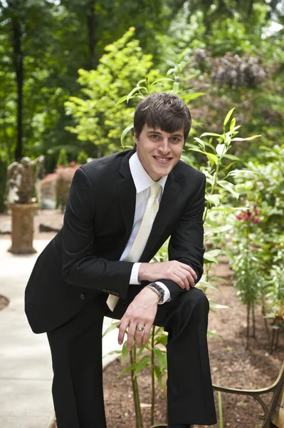 Wedding groom resting elbow on knee — Stock Photo, Image