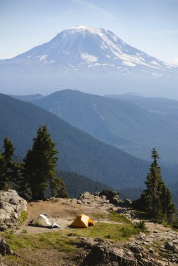 mount adams, washington eyaleti yakınında çadır