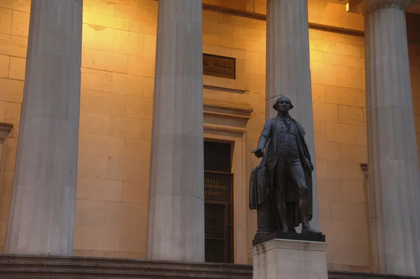 Άγαλμα του Γεωργίου Ουάσιγκτον στη wall street — Φωτογραφία Αρχείου