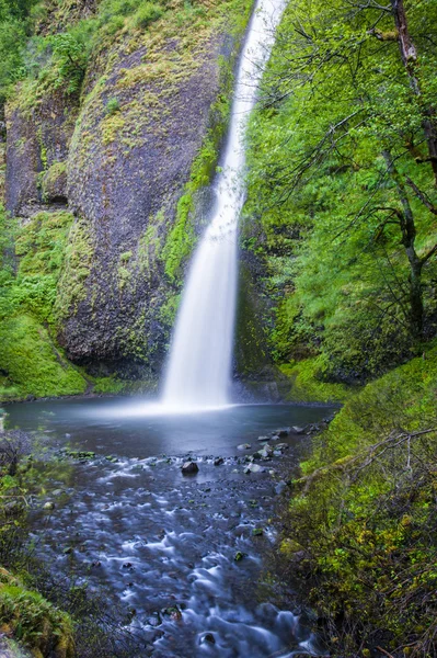 Schöner Wasserfall — Stockfoto