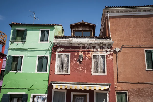 Multi-barevné domy, burano, Itálie — Stock fotografie