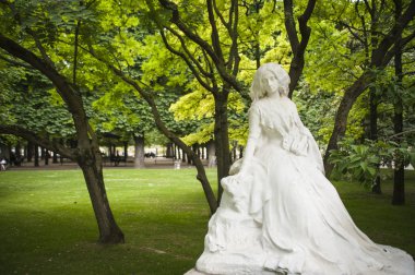 george sand, paris heykeli