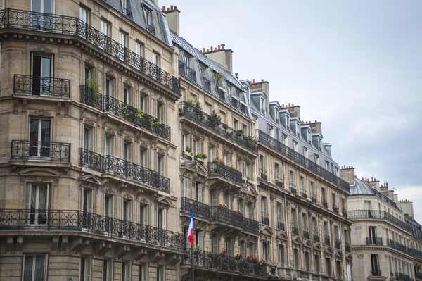 Apartment buildings in Paris — Stock Photo, Image