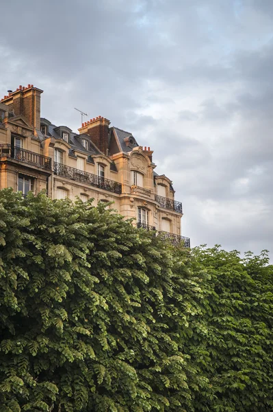 Жилой дом, Париж — стоковое фото