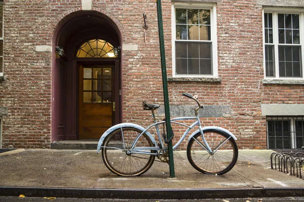 グリニッジ ・ ビレッジの古い自転車 — ストック写真