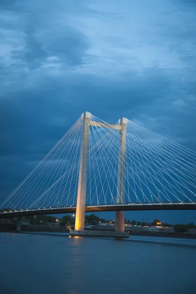 Σύγχρονη καλωδιακή γέφυρα πάνω από τον ποταμό της Κολούμπια — Φωτογραφία Αρχείου