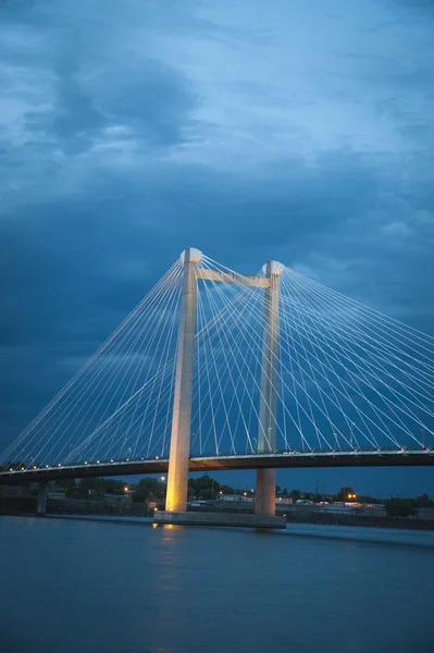 Modern cable bridge over the Columbia River — Stock Photo, Image