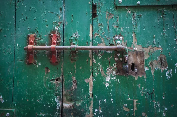 Csavar-a régi ajtó, Velence, Olaszország — Stock Fotó