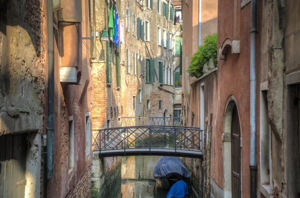 Appartamenti su un canale, Venezia, Italia — Foto Stock