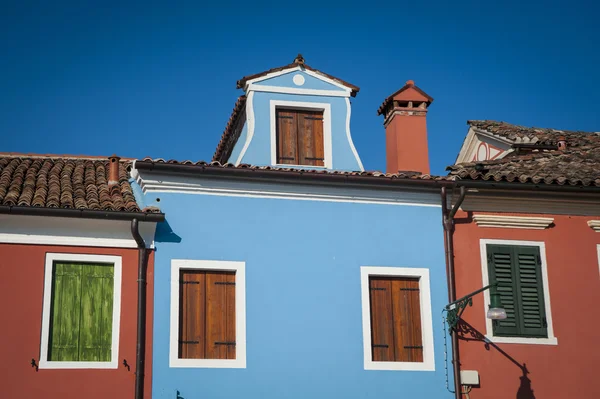 Multi-barevné domy, burano, Itálie — Stock fotografie